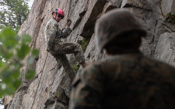 MTX 26-3 | 3/25 Conducts a Rappelling Course