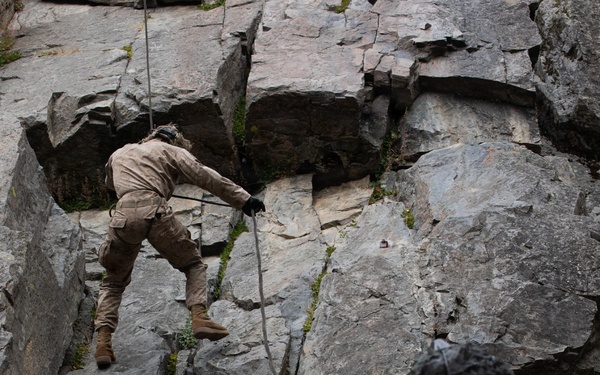 MTX 26-3 | 3/25 Conducts a Rappelling Course