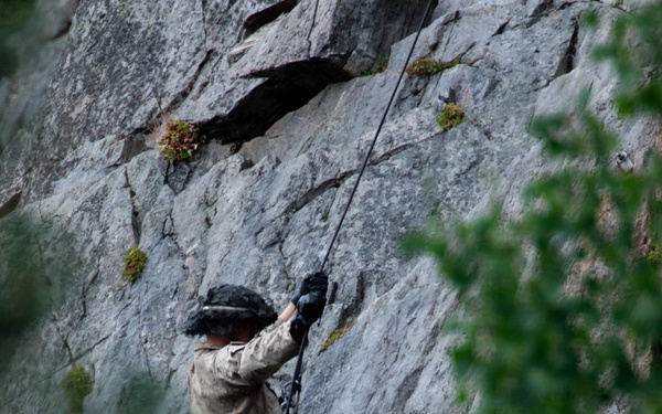 MTX 26-3 | 3/25 Conducts a Rappelling Course