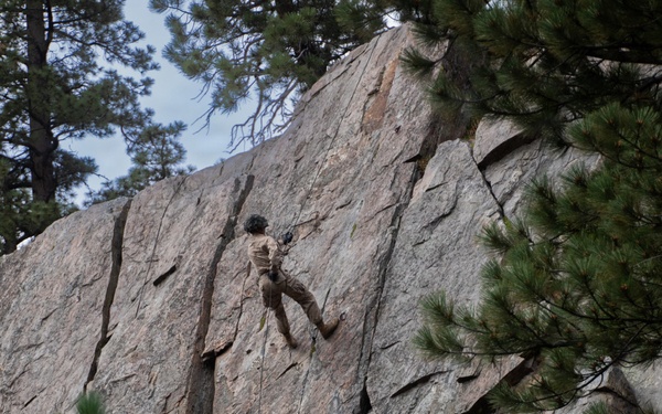 MTX 26-3 | 3/25 Conducts a Rappelling Course