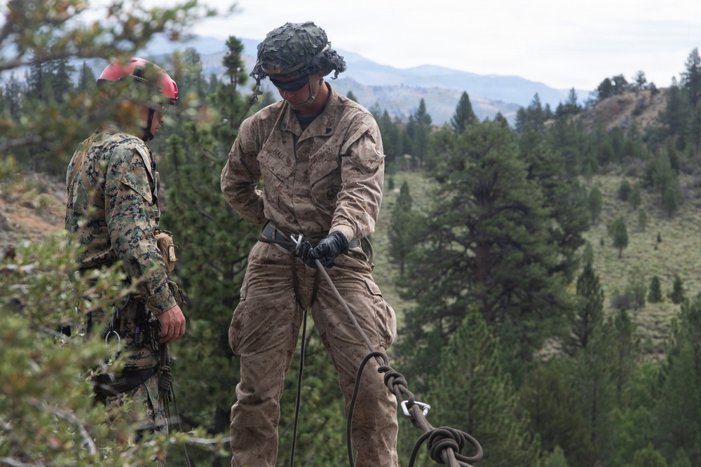 MTX 26-3 | 3/25 Conducts a Rappelling Course