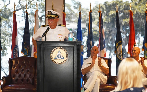 Hill Relieves Hewitt as Commander, Navy Region Southeast