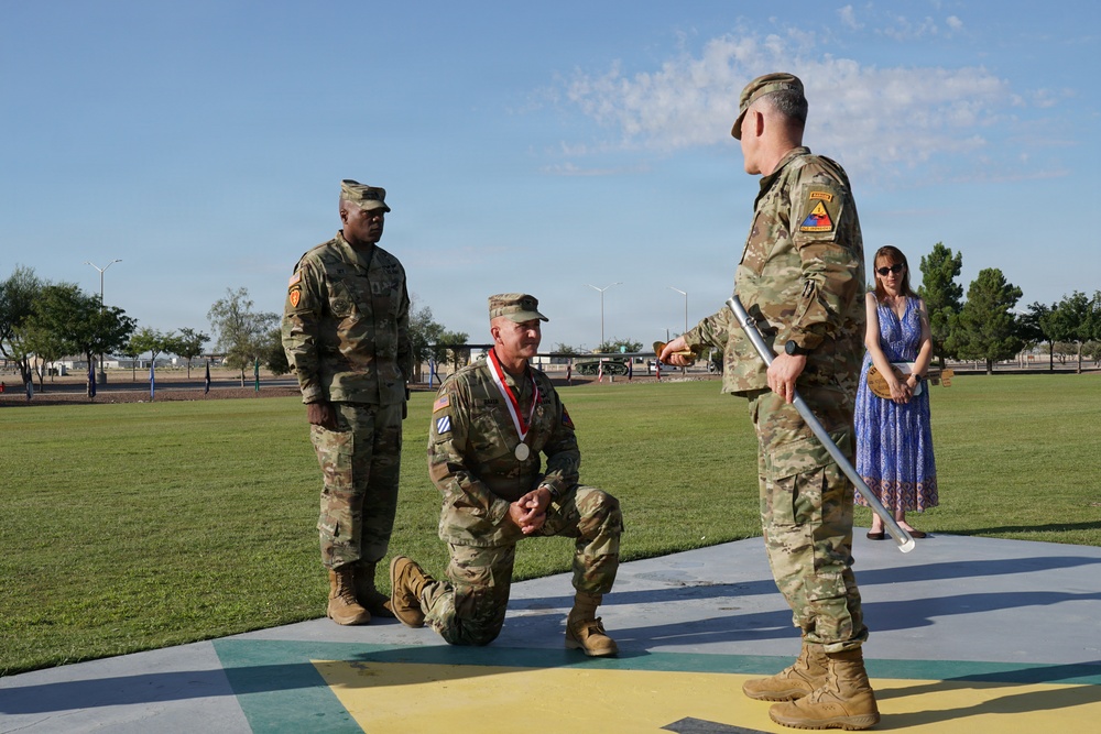 Knight of the armor: Outgoing commander recognized with Order of Saint George