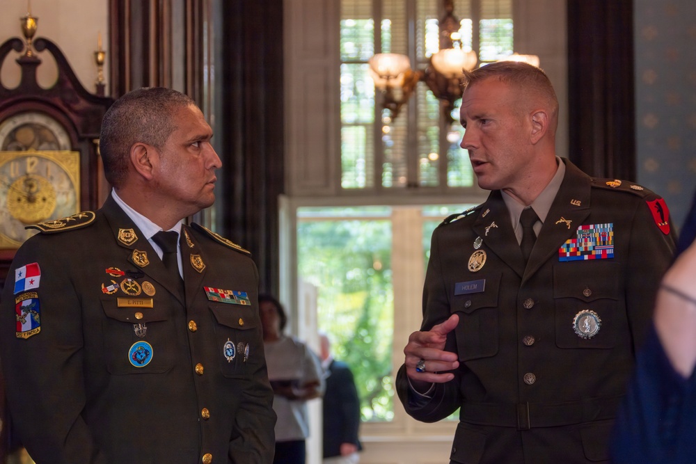 U.S. Army Officer Engages in Bilateral Discussions with Panamanian Military Counterpart