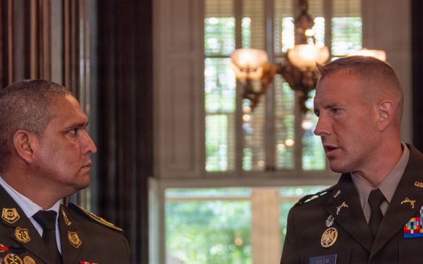 U.S. Army Officer Engages in Bilateral Discussions with Panamanian Military Counterpart
