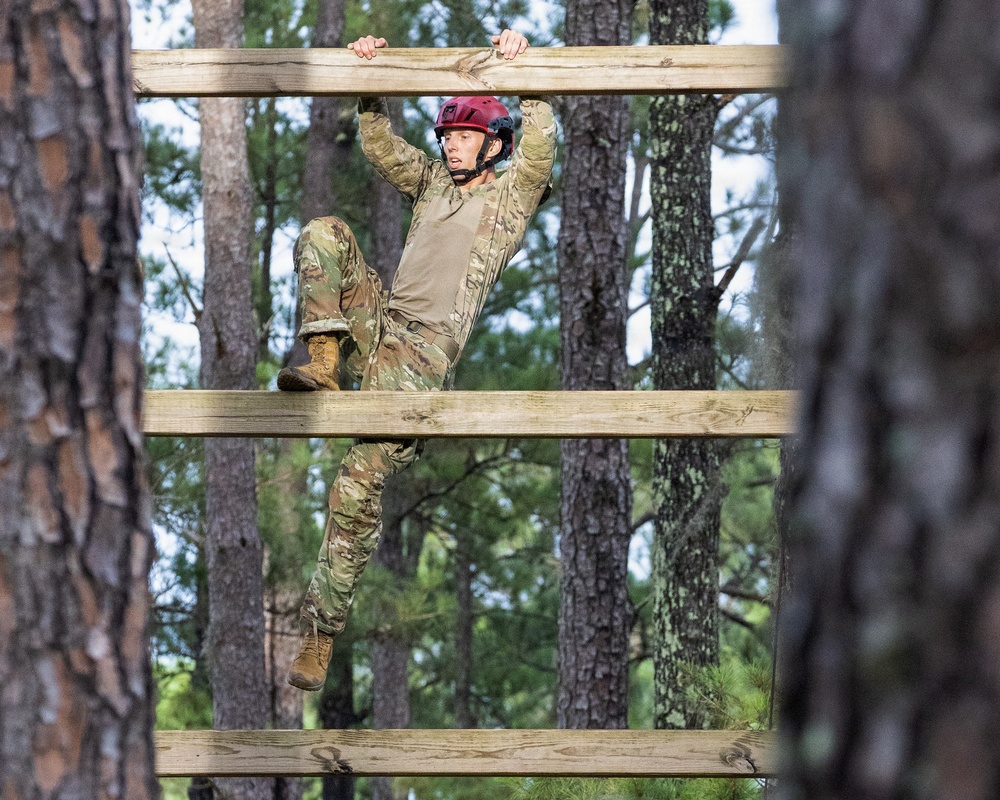 Utah National Guardsman takes on air assault obstacle course during Army National Guard 2026 Best Warrior Competition