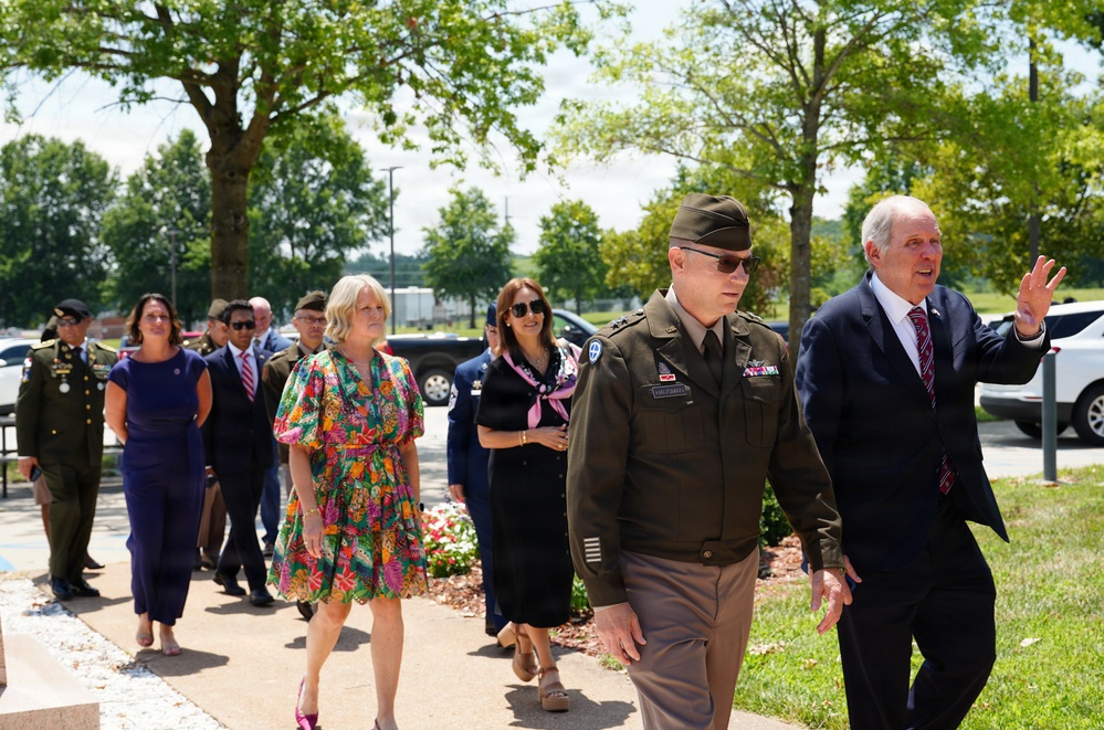 Missouri National Guard hosts Panamanian ambassador and defense attache