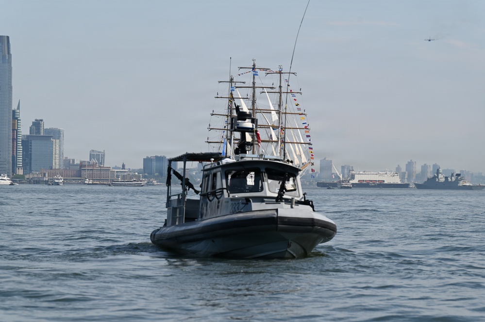 MSRON-4 Provides Waterside Security During International Naval Review 250