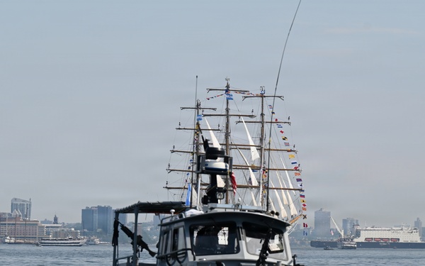 MSRON-4 Provides Waterside Security During International Naval Review 250