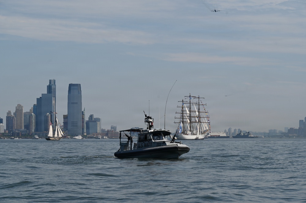MSRON-4 Provides Waterside Security During International Naval Review 250