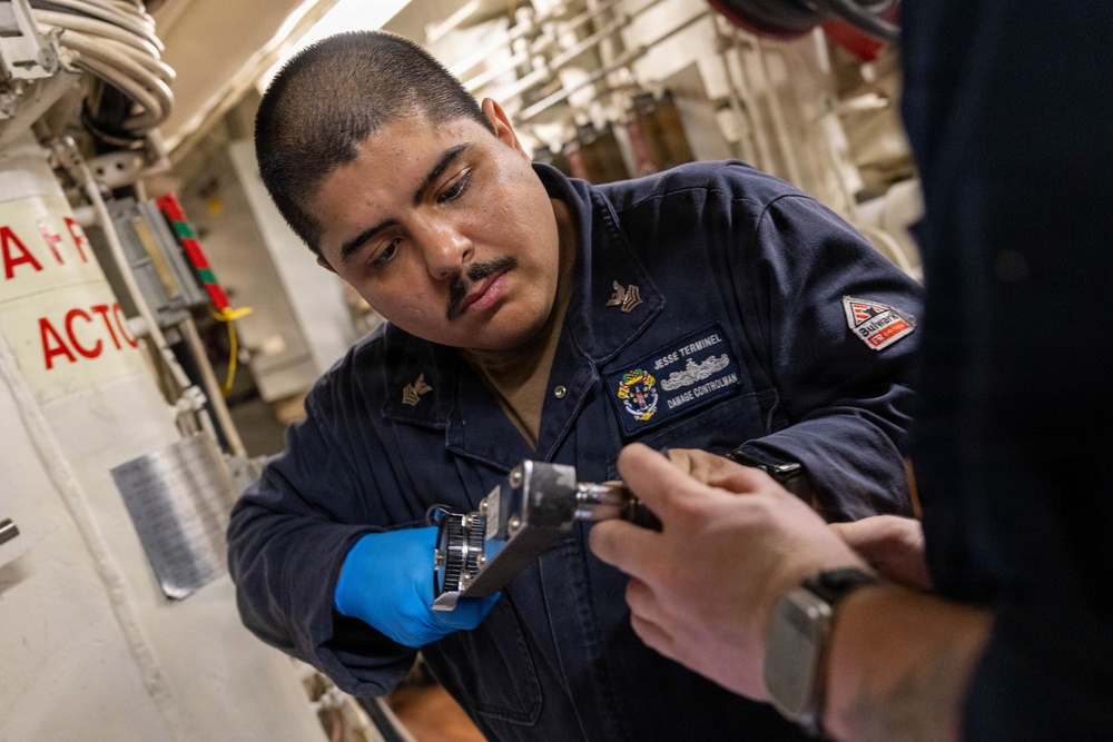 USS Mustin conducts routine AFFF maintenance