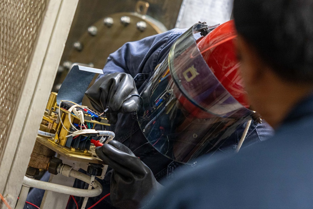 USS Mustin conducts routine AFFF maintenance