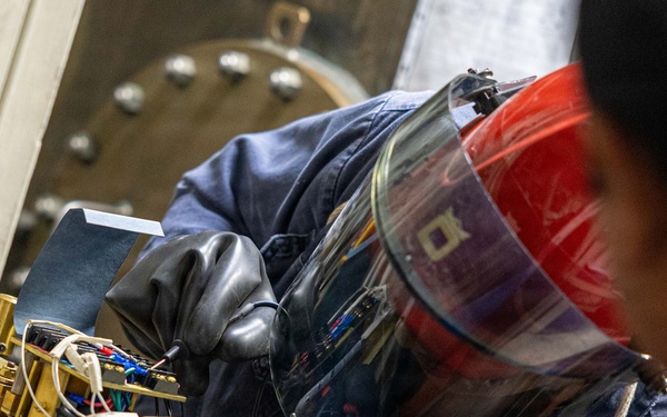 USS Mustin conducts routine AFFF maintenance