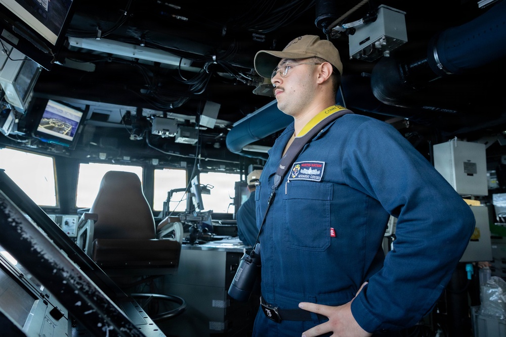 USS Mustin conducts ship handling training