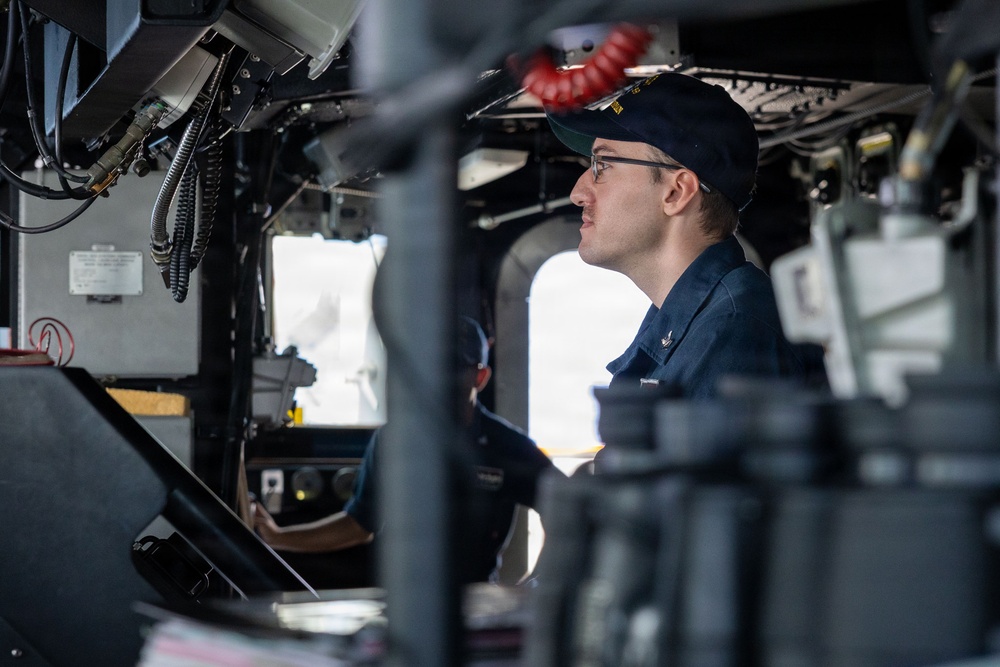 USS Mustin conducts ship handling training