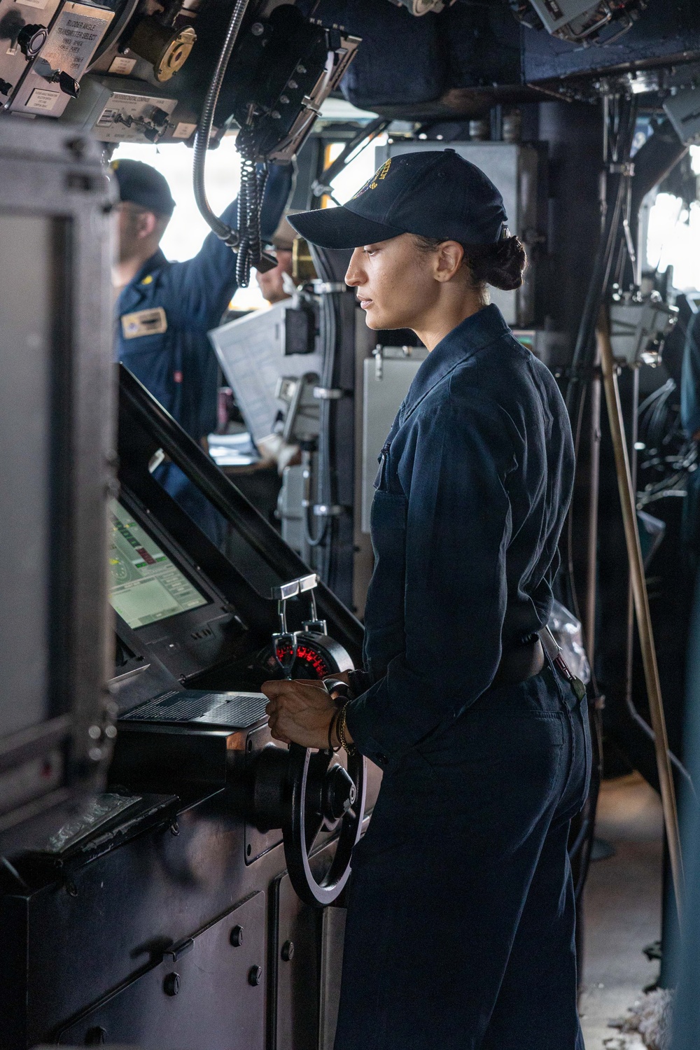USS Mustin conducts ship handling training