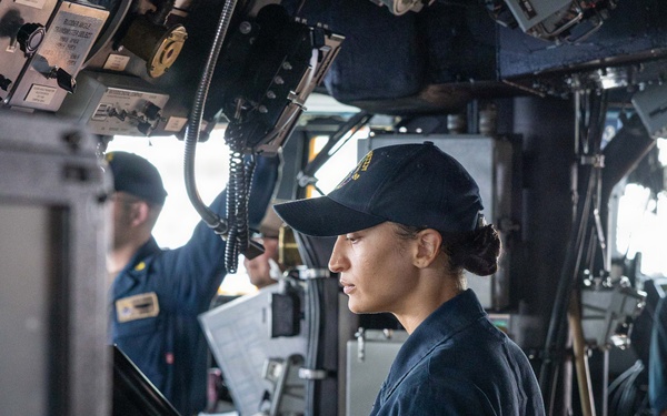USS Mustin conducts ship handling training