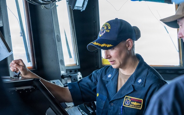USS Mustin conducts ship handling training