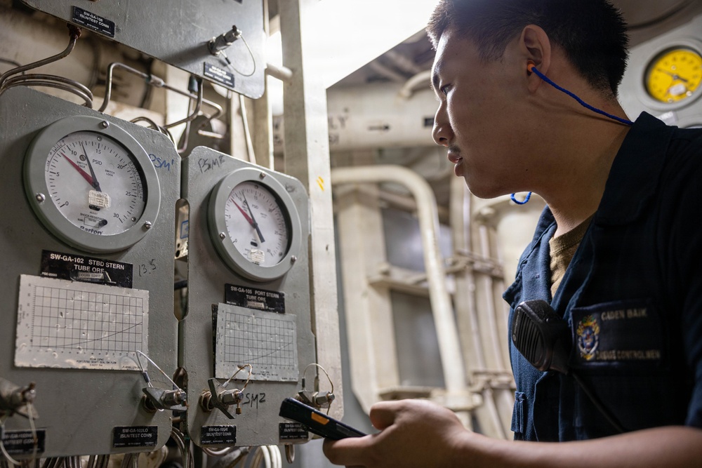 USS Mustin conducts routine operations
