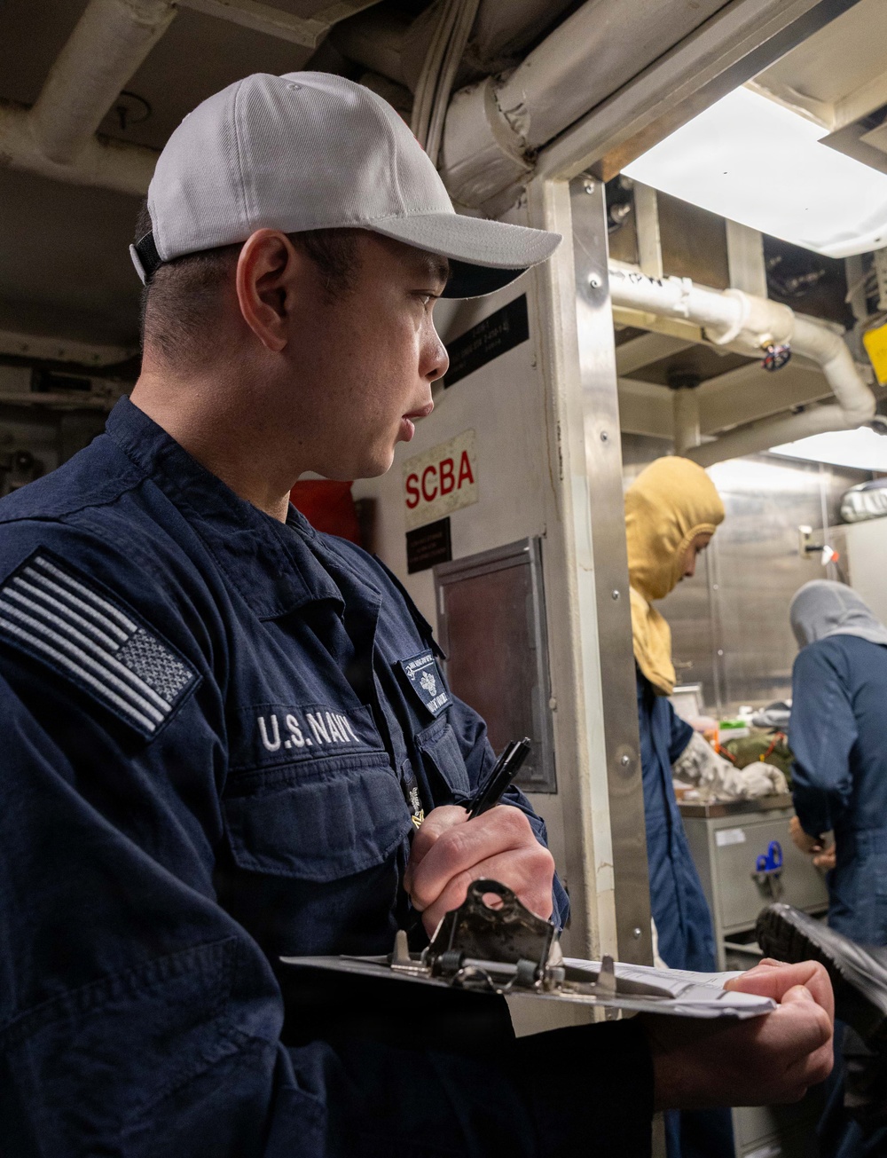 USS Mustin conducts an integrated training team drill