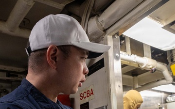 USS Mustin conducts an integrated training team drill