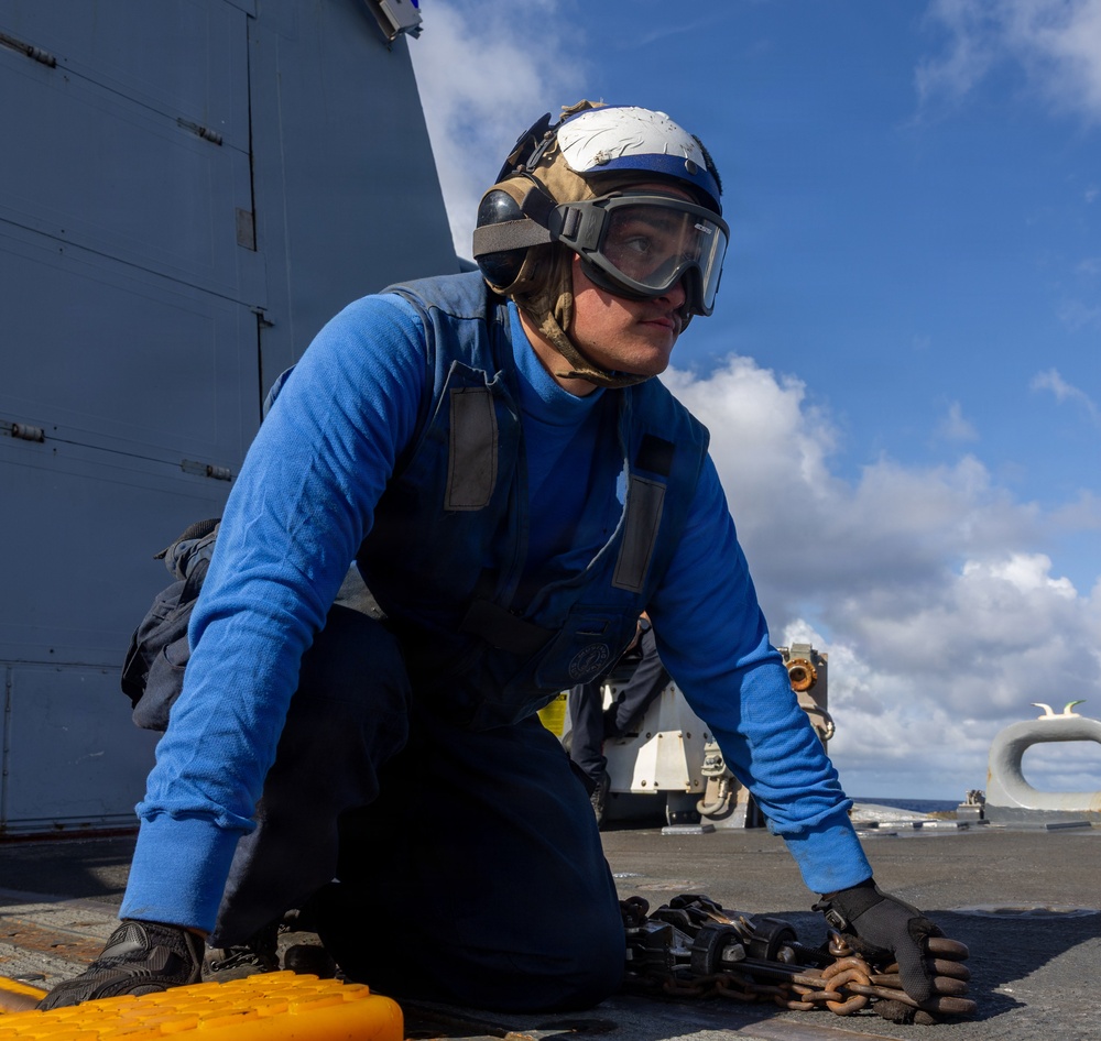 USS Mustin conducts flight operations