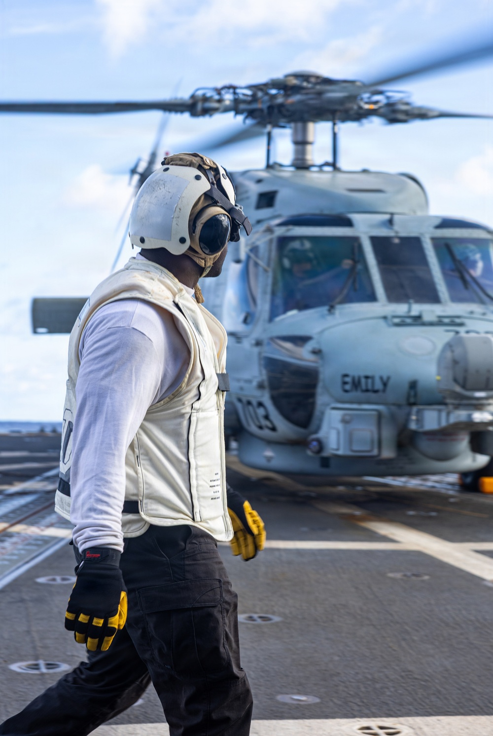 USS Mustin conducts flight operations