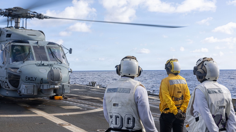 USS Mustin conducts flight operations