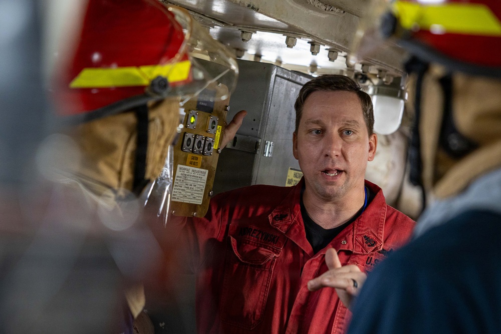 USS Mustin conducts damage control training drill