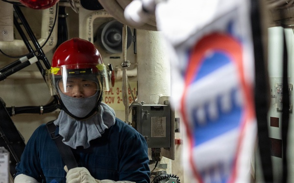 USS Mustin conducts damage control training drill