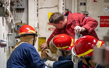 USS Mustin conducts damage control training drill