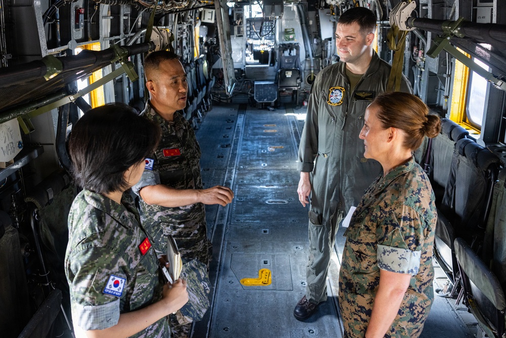 Commanding General of MARFORK, ROK Marine Corps Deputy Commandant tour MCAS Futenma