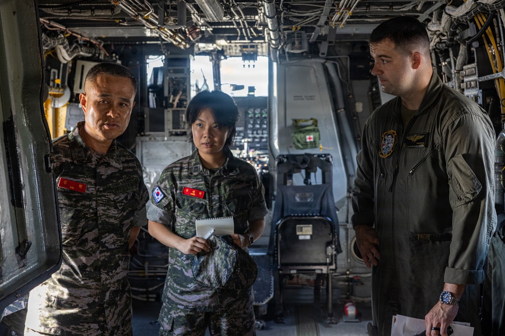 Commanding General of MARFORK, ROK Marine Corps Deputy Commandant tour MCAS Futenma