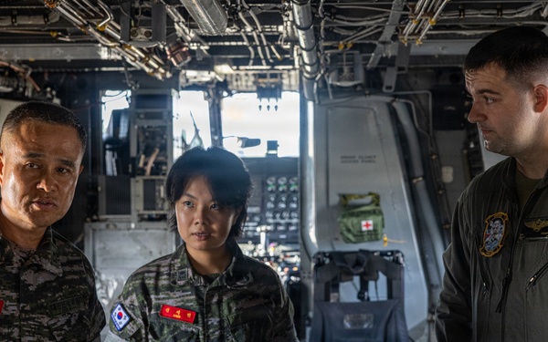 Commanding General of MARFORK, ROK Marine Corps Deputy Commandant tour MCAS Futenma