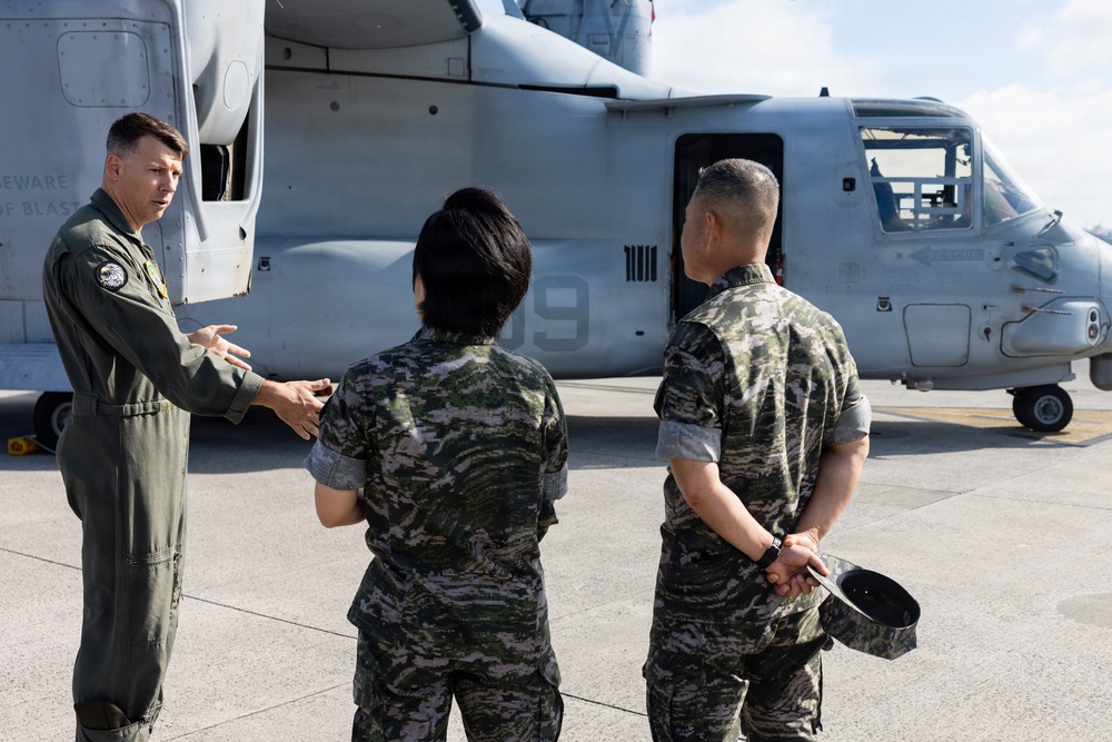 Commanding General of MARFORK, ROK Marine Corps Deputy Commandant tour MCAS Futenma