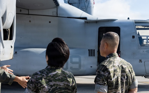 Commanding General of MARFORK, ROK Marine Corps Deputy Commandant tour MCAS Futenma