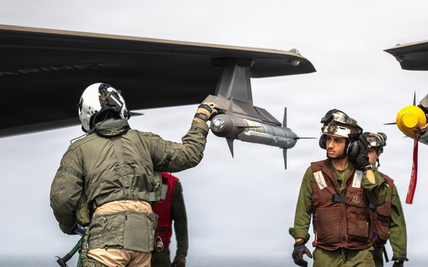 11th MEU Marines, Sailors Conduct Flight Operations Aboard USS Boxer