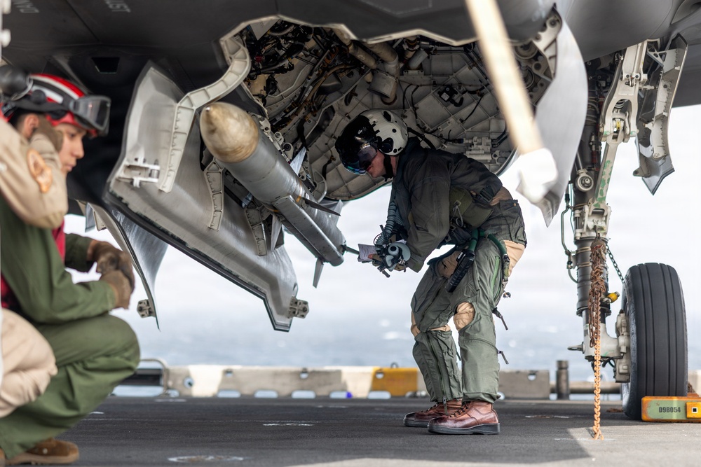 11th MEU Marines, Sailors Conduct Flight Operations Aboard USS Boxer