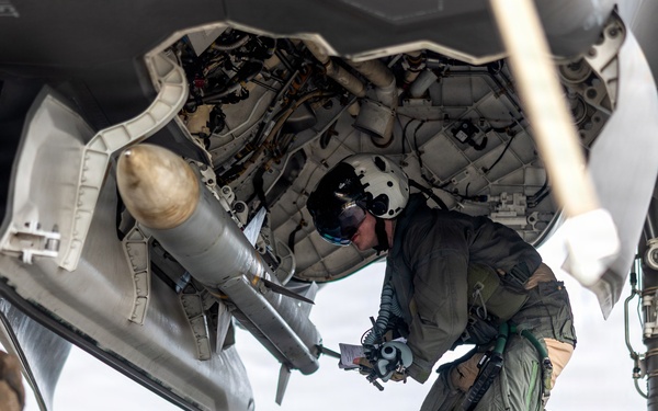 11th MEU Marines, Sailors Conduct Flight Operations Aboard USS Boxer