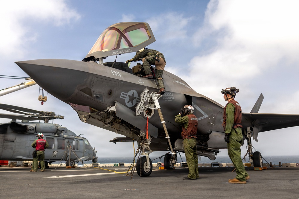 11th MEU Marines, Sailors Conduct Flight Operations Aboard USS Boxer