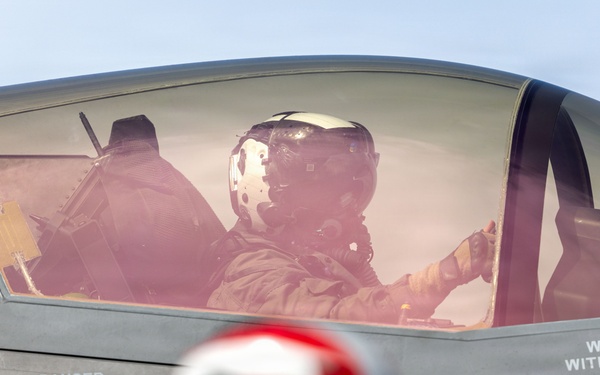 11th MEU Marines, Sailors Conduct Flight Operations Aboard USS Boxer