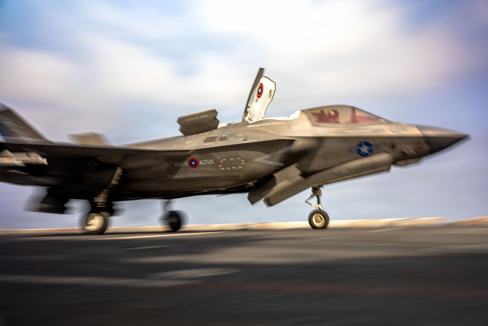 11th MEU Marines, Sailors Conduct Flight Operations Aboard USS Boxer