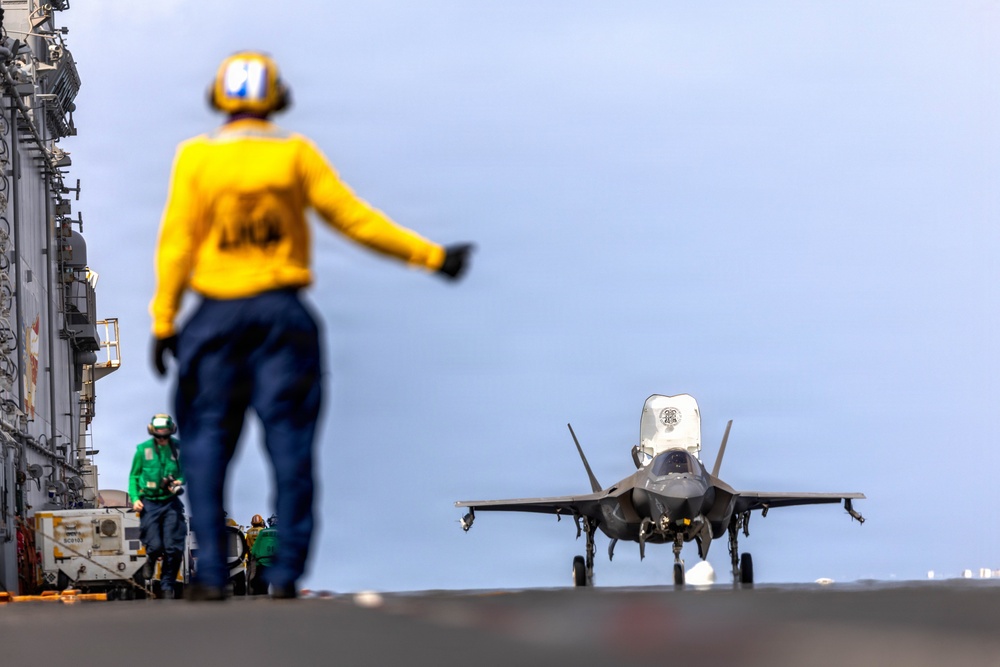 11th MEU Marines, Sailors Conduct Flight Operations Aboard USS Boxer