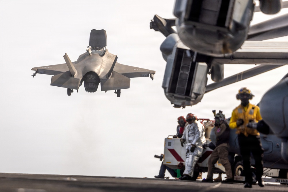 11th MEU Marines, Sailors Conduct Flight Operations Aboard USS Boxer