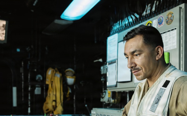 11th MEU Marines, Sailors Conduct Flight Operations Aboard USS Boxer