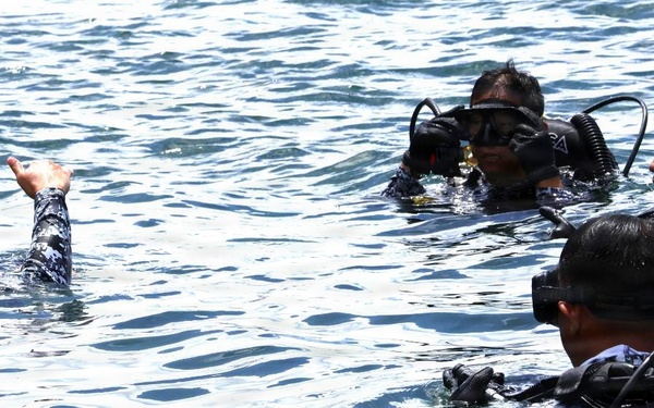 Philippine EOD participates in multinational UXO recovery training event during RIMPAC 2026