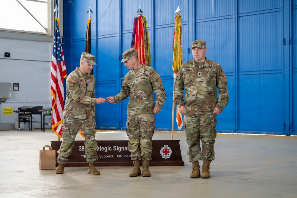 39th Strategic Signal Battalion Changes Command.