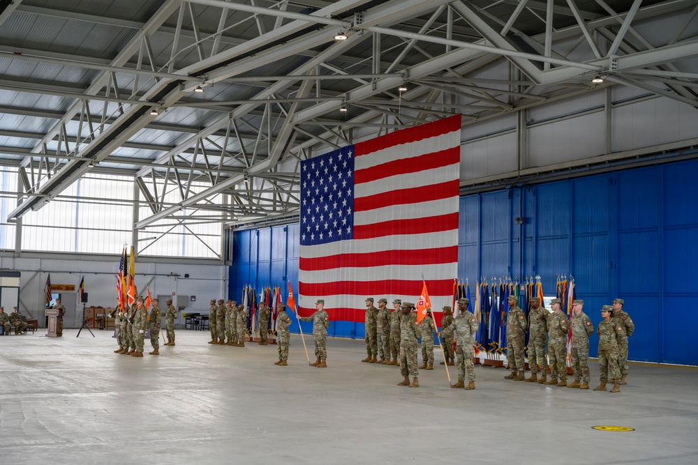 39th Strategic Signal Battalion Changes Command.