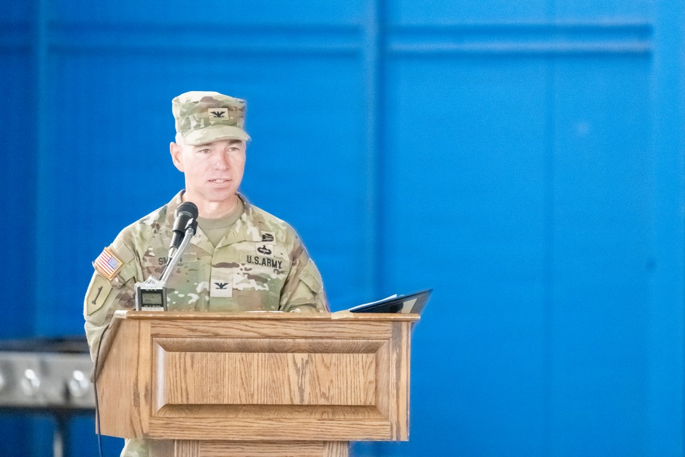 39th Strategic Signal Battalion Changes Command.