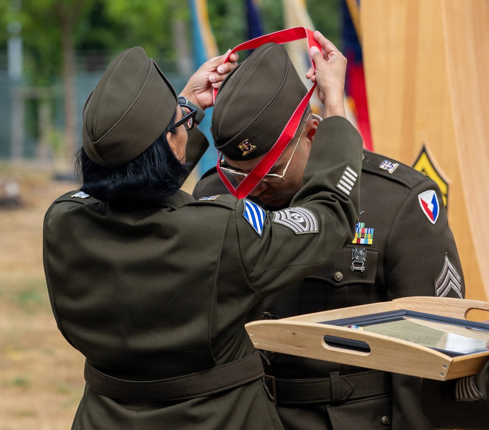 Rheinland-Pfalz Sergeant Morales Club Inducts 21st TSC Soldiers